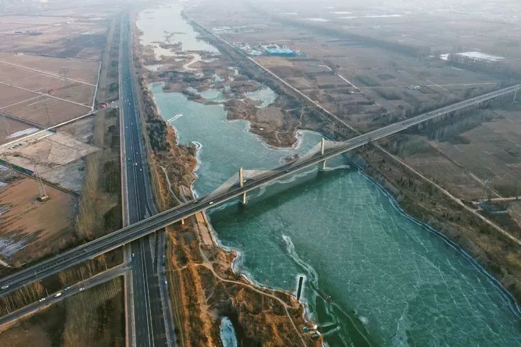 Aerial view of a long-span highway bridge used for bridge cluster monitoring